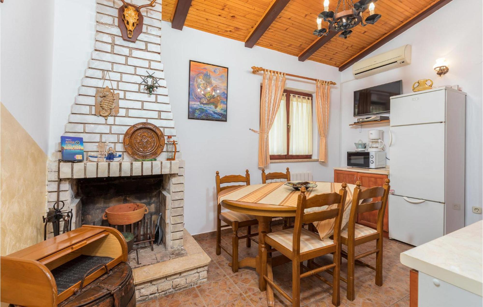 Pet Friendly Home In Fazana With Kitchen Bagian luar foto