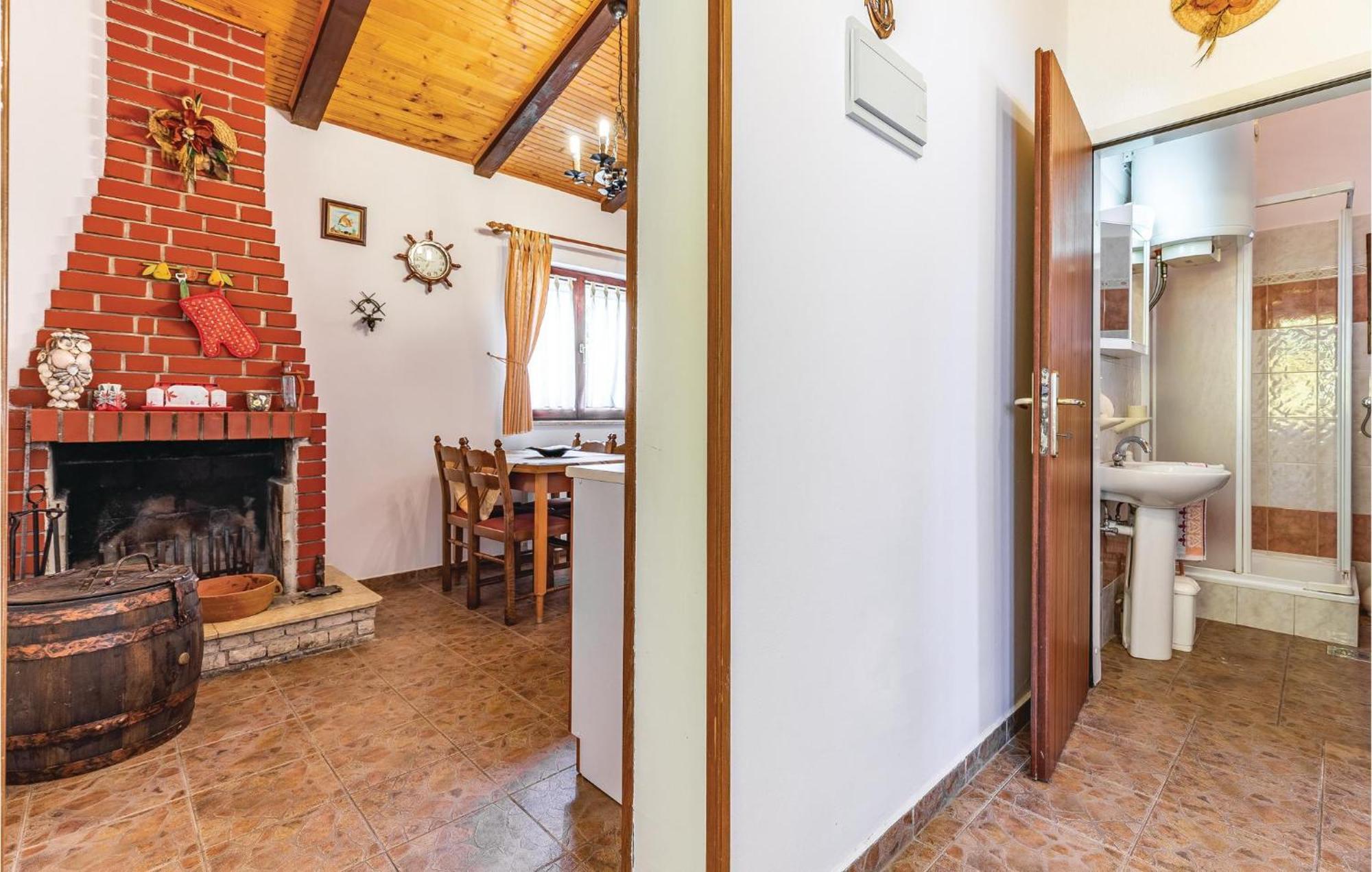 Pet Friendly Home In Fazana With Kitchen Bagian luar foto